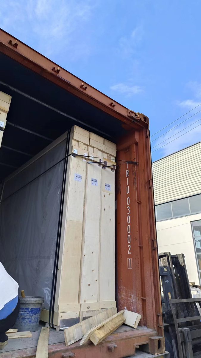 ship containers to customer today welcome to contact wechat/whatsapp:+86 130 8456 5255 #reedglass #fluteglass #patternedglass #figuredglass #buildingglass #doorglass #glassdoor #glassfactory #partitionglass