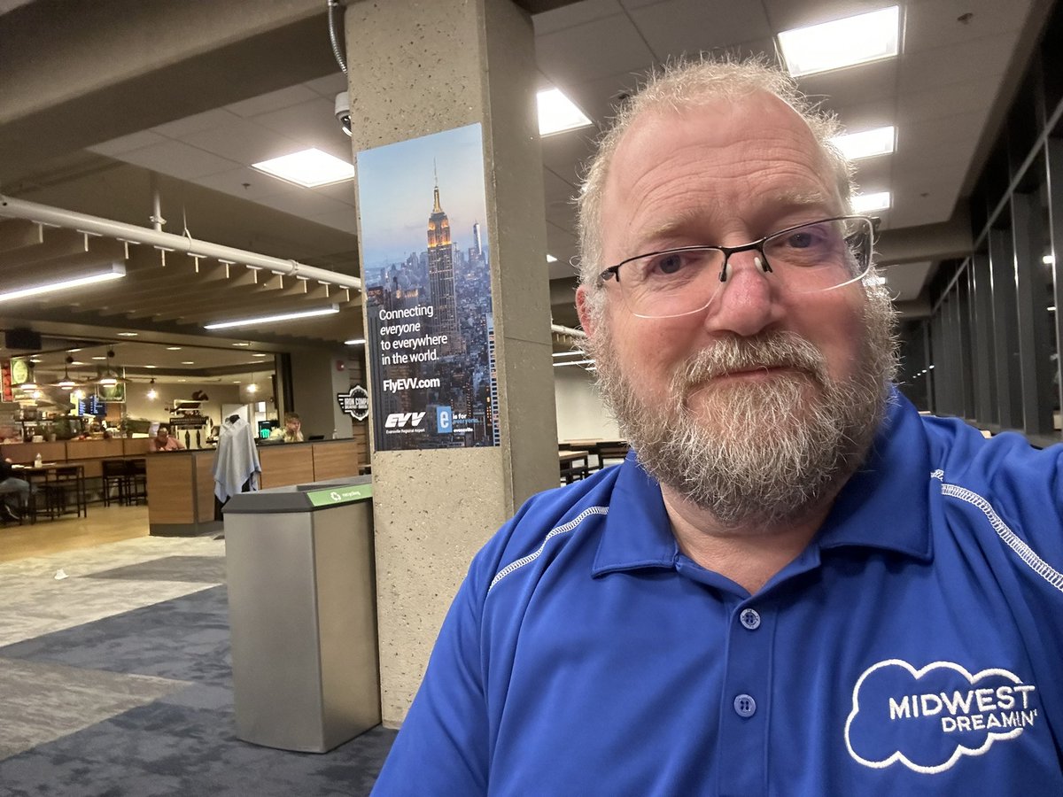 ericdresh's tweet image. I don’t think I’ve ever seen @FlyEVV at 4:30am before. There’s actually people here and it was a fast pass through @TSA #PreCheck. I’m on @AmericanAir today (as usual) headed for @fly2ohare via @CLTAirport. I’m representing @MidWest_Dreamin at the @PimlyHQ PPKO today.