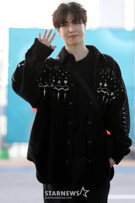 [ARTICLE]

“With a heart like an angel… #Yugyeom donated 14M Won for the treatment of rescue dogs from illegal breeding grounds in Namyangju.”

🔗 naver.me/xR0ya1tl
🔗 naver.me/GCutEE2p

#유겸 @yugyeom
#AOMG #GOT7