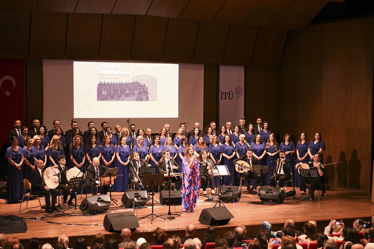 ProfDrKoyuncu's tweet photo. 1,5 yıllık büyük bir emeğin ürünü olan "Geçmişten Geleceğe 250 Yıllık Yolculuk Konseri",  Maçka Yerleşkemizde gerçekleştirdi. 🙌🎶

Bu özel etkinliğe emek veren herkese içtenlikle teşekkür ederim. 🐝��� #İTÜ250Yaşında https://t.co/tM0u8kIngE