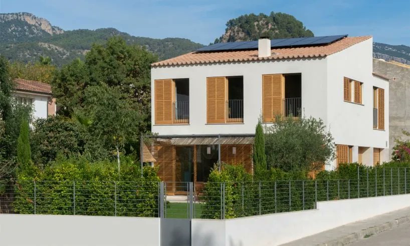 "eco-passive house in spain exposes its wooden frame along with natural stone elements"
#passivhaus #passivehouse #lowcarbon #sustainabledesign
buff.ly/45LMqGs