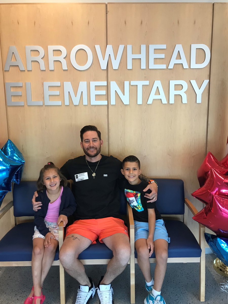 DrAaronRoberts1's tweet photo. Grace and Graham were very happy that Dad volunteered his day at Arrowhead! Thank you Mr. MacGregor for being our Watch Dog Dad on Friday! You were an awesome help! @Methacton @WATCH_DOGS https://t.co/PHA1KDz5eg