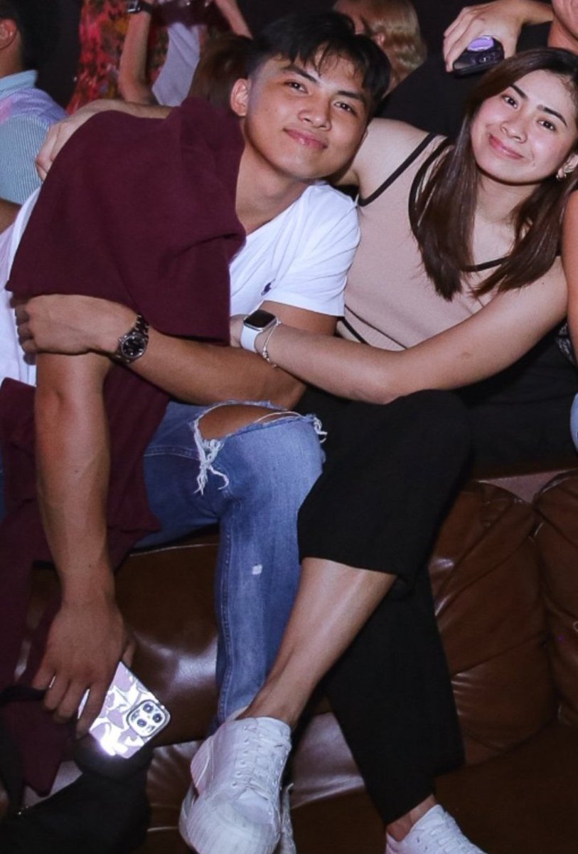 dbtbkd's tweet photo. the way she clings on him 🥹

stay happy and inlove you two 🤍 https://t.co/bkj6euBkC5