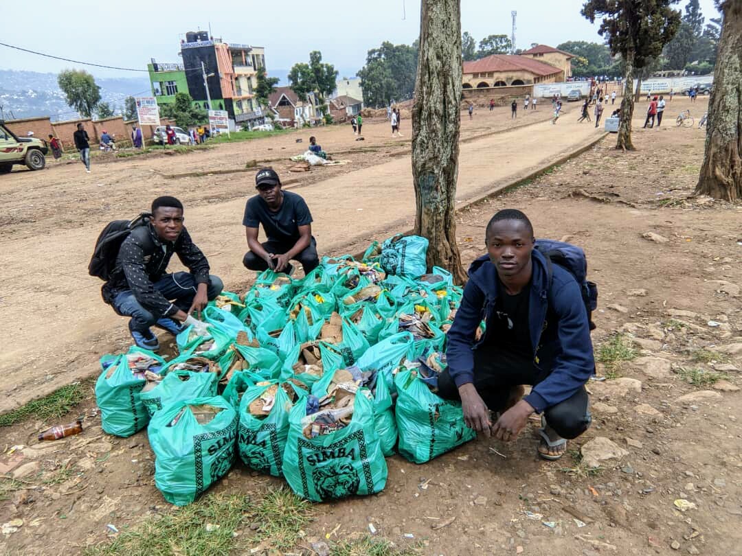Parfait_Mush's tweet photo. #WorldEnvironmentDay.
Toi #BeatPlasticPollution is an issue that acures everyone's responsability to minimize landfill waste, tout conserve ressources, to reduce pollution and promote sustanable future.
@Riseupmovt @RiseUpMovt_DRC1
#CongoSafi https://t.co/H9aLyMw9Bz