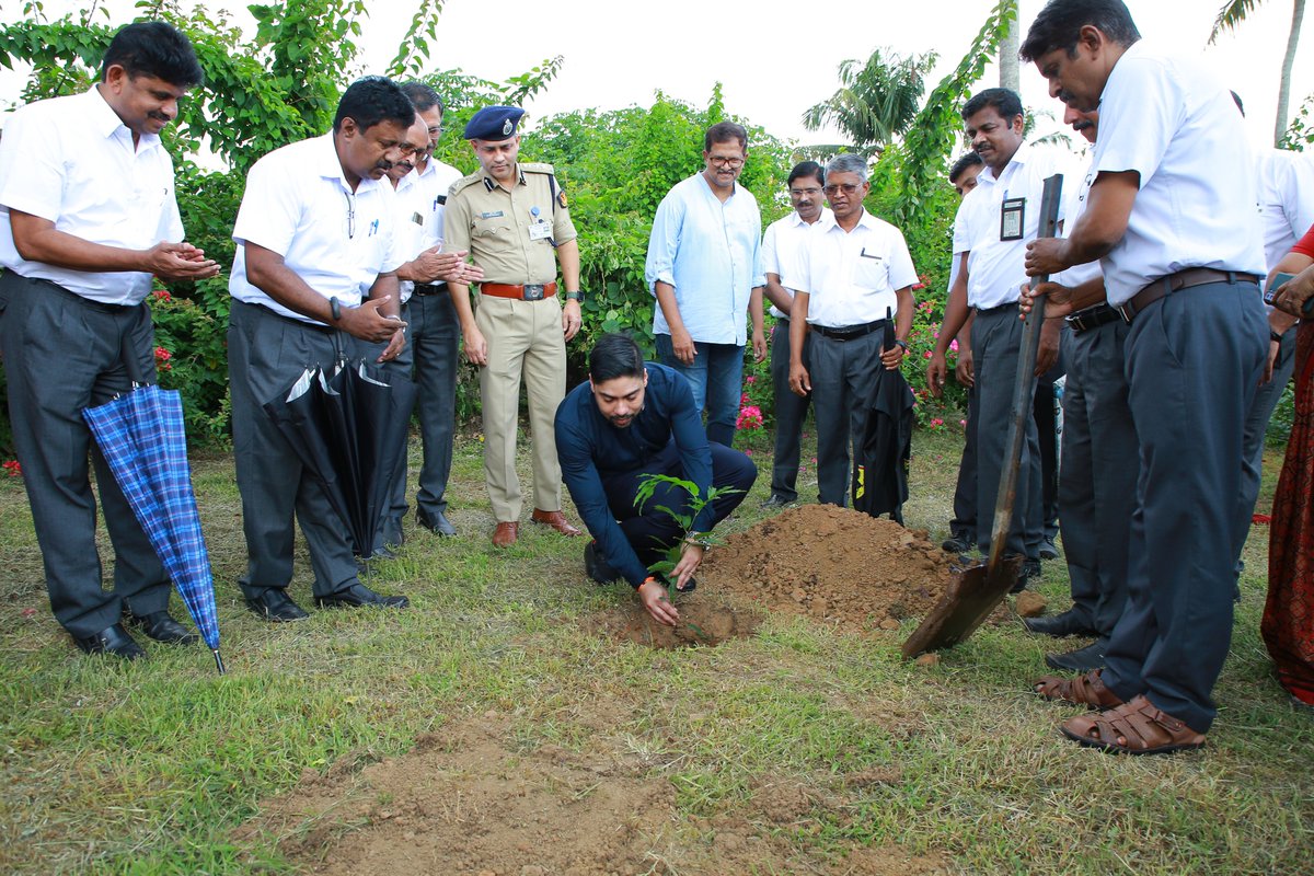 KochiAirport's tweet photo. 🌱 Celebrating World Environment Day at CIAL! 🌿

#cial #KochiAirport #WorldEnvironmentDay2023 #NatureAndAdventureForum  #environmentalconservation   #NaturesPalette #CreatingASustainableFuture https://t.co/Wt9a2m3qJe