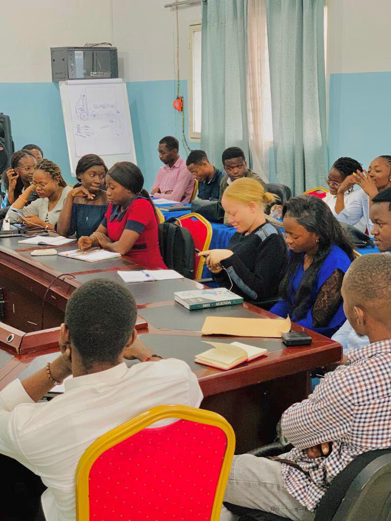 Maj_kinshasa1's tweet photo. #Happeningnow: Début de la formation des jeunes du @Maj_kinshasa1/@Abefnd sur l’éducation sexuelle complexe et la paire éducation 

@MajRDCongo 
@IPPFAR 
@UNFPARDC https://t.co/1ccz1rehdF