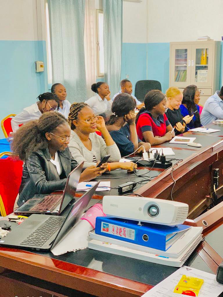 Maj_kinshasa1's tweet photo. #Happeningnow: Début de la formation des jeunes du @Maj_kinshasa1/@Abefnd sur l’éducation sexuelle complexe et la paire éducation 

@MajRDCongo 
@IPPFAR 
@UNFPARDC https://t.co/1ccz1rehdF