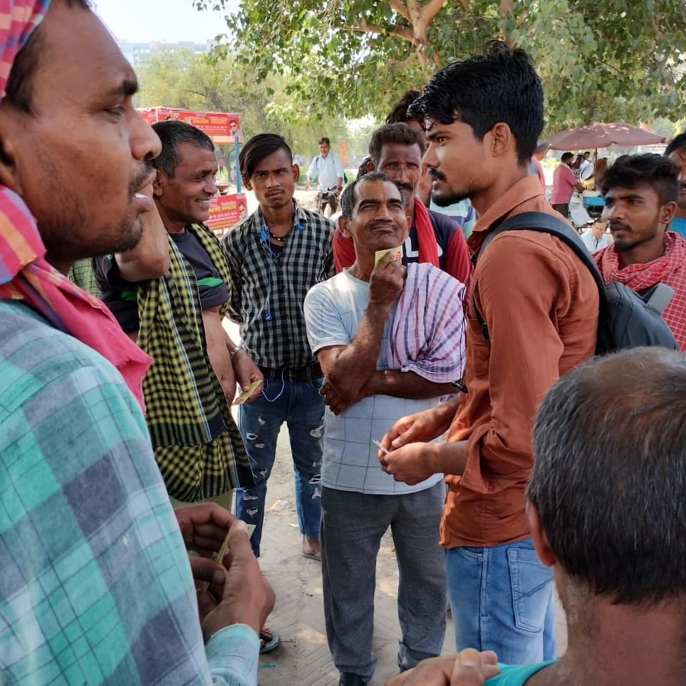 LabourlineDelhi's tweet photo. Today 05-06-2023 India labourline Outreach At Dwarka sect-14 labour chowk
#indialabourlinedelhi @IndiaWpc @Sarfraz_dss @johndelhi7 @SushovanDhar https://t.co/415bozQbJ5