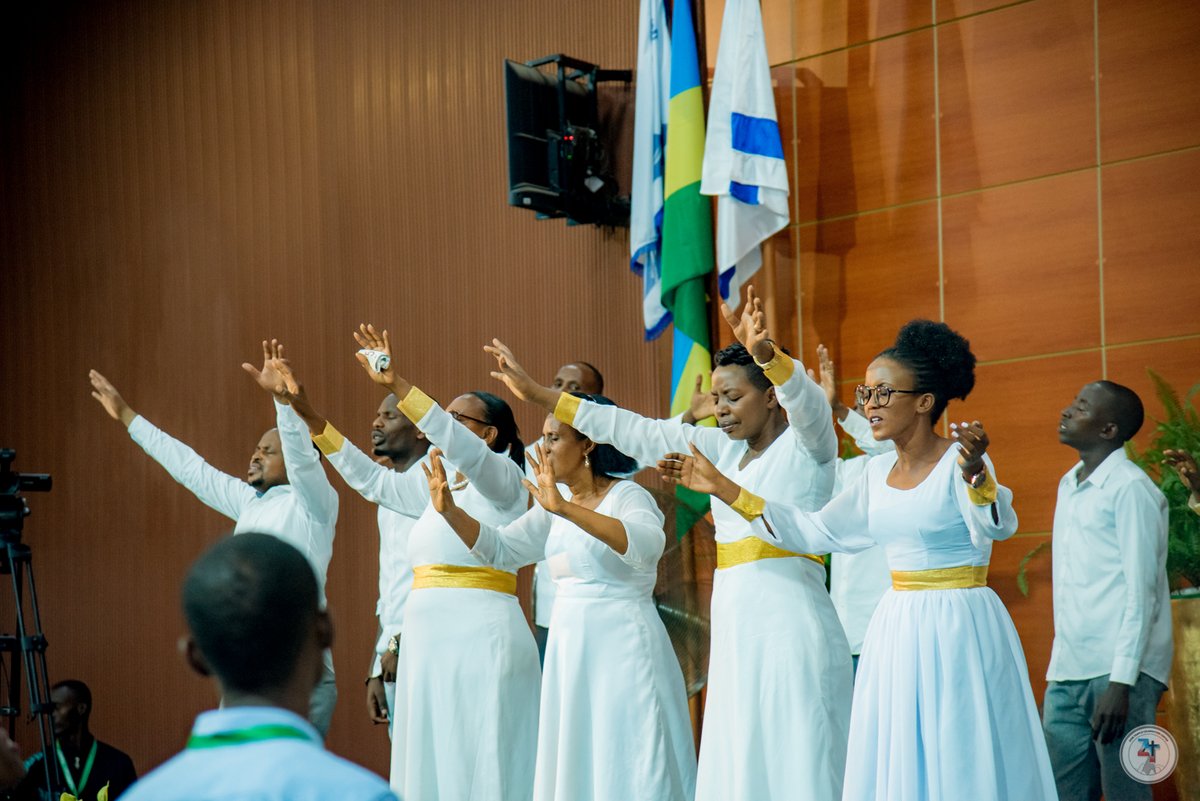 ZionTempleCC's tweet photo. We Experienced the divine on Transfiguration Day—as Asaph Music International and Elayone Music delivered an awe-inspiring gift of praise and worship!

Don't miss out on the soul-stirring service - catch up here: https://t.co/6CsTr94VnN.

#TransfigurationDay #PraiseAndWorship https://t.co/DoLm8hYexx