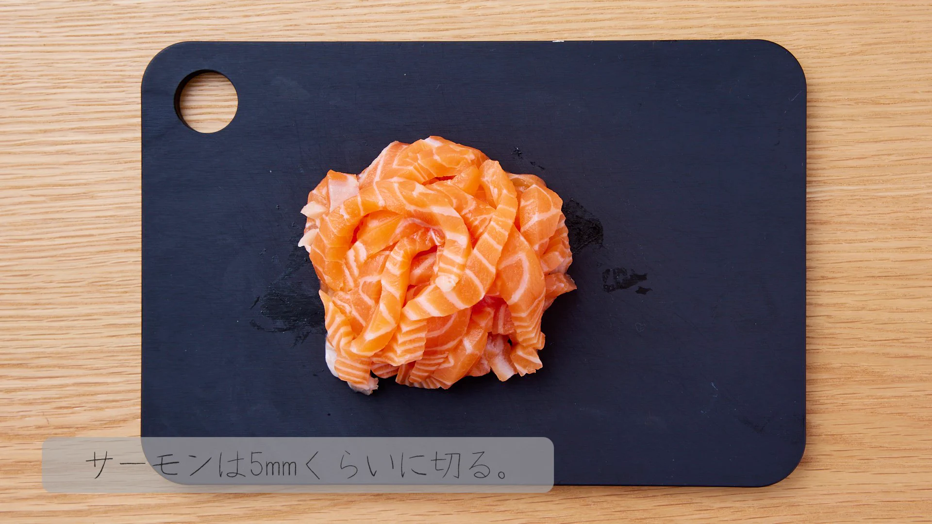 全人類に広まってほしい衝撃の美味しさ『サーモン塩昆布ユッケ丼』