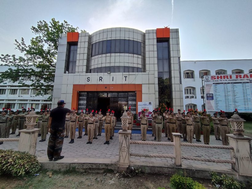 fourmpctr's tweet photo. Drawing Competition &amp; Taken Pledge GGIT &amp; SRIT College  of 4 MP CTR NCC Jabalpur https://t.co/sLcg2WQuup