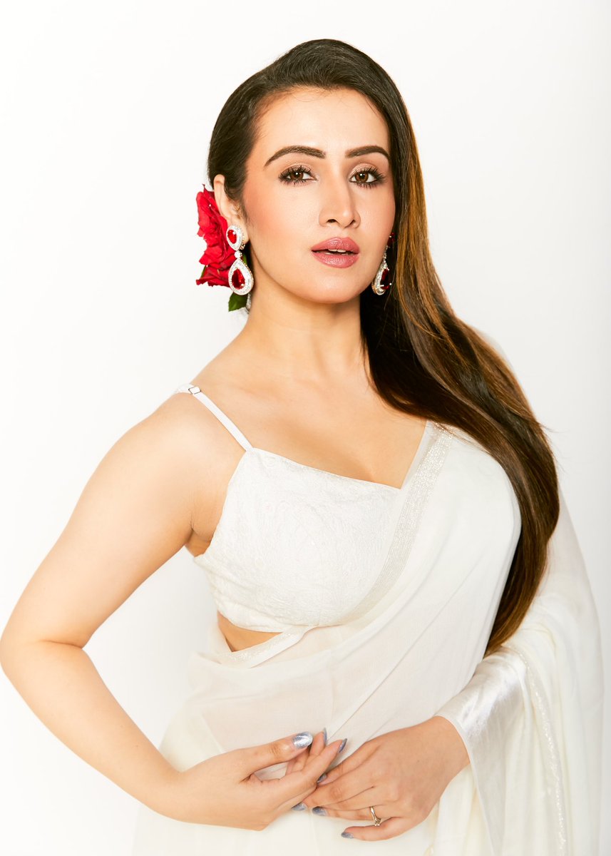 happyfalaque13's tweet photo. Feminine urge for chiffon sarees 🙋♀️🌹🌹🌹
.
.
.
.
Team 🤍✨
#sauvicksengupta #babanislam #semonray https://t.co/jzfHS5yubC