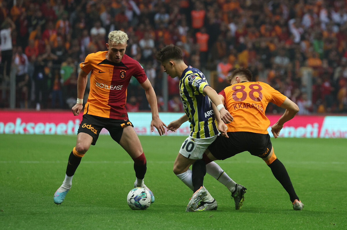 fcnblog's tweet photo. 🟡🔴 Galatasaray - Fenerbahçe derbisinde en fazla top kapan oyuncu olan Kazımcan Karataş, Nigel de Jong'dan (Aralık 2016 vs Alanyaspor) bu yana sarı-kırmızılılar adına bir Süper Lig maçında en yüksek sayıya ulaşan oyuncu oldu. (Opta) https://t.co/demHl1pl71