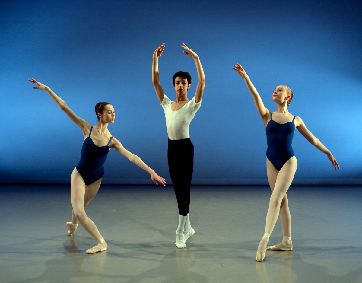 Summer Intensive Examination Syllabus and Pilates Course

Join us for expert RAD Vocational Graded Syllabus coaching and combine with an optional Pilates class.

Link: bit.ly/44CYWrB