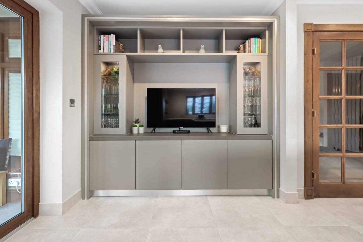 stonehamkitchen's tweet photo. This impressive #mediaunit has plenty of storage to conceal items, as well as open shelving to display decorative pieces. Located in the #kitchen the owners can enjoy some entertainment while they dine.
For more #mediawall ideas visit here - https://t.co/TOPXoL1JkS https://t.co/G0nZrroawK