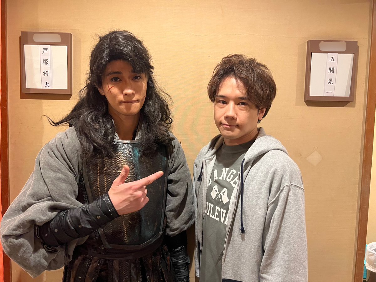 Koichi Goseki and Shota Totsuka of @abcz_official, busy getting ready to open their stage play 'Nocturne!'

Said Goseki, 'I am incredibly happy to be supported by not only a fellow group member, but an amazing supporting cast. I am excited to tell this story!'

#JohnnysUpClose