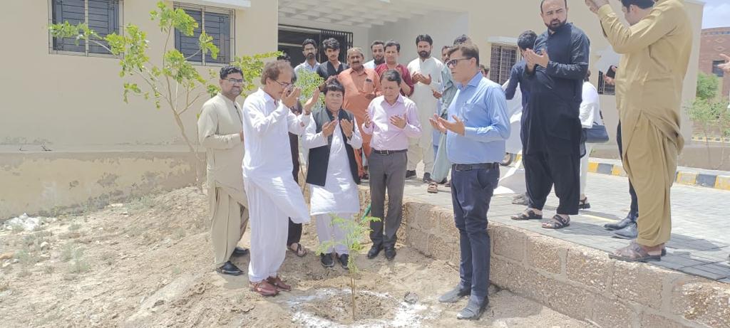 #SEPA Matiari arranged an awareness seminar and tree plantation on #WorldEnvironmentDay and made people aware on how to #BeatPlasticPollution @UNEP @sherryrehman @MIsmailRahoo @DGSEPA @sindhinfodepart @SindhCMHouse