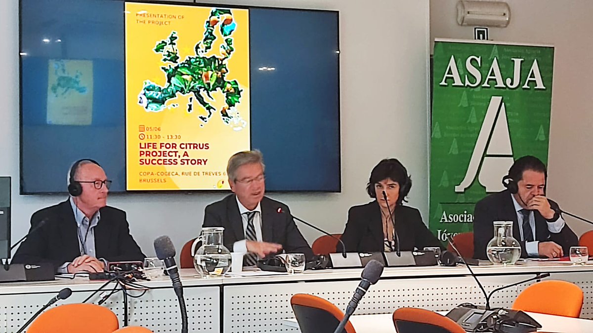 Introducción a la citricultura.... 🤝🏛️#LifeVidaForCitrus <a href="/COPACOGECA/">COPA-COGECA</a> 
Baldomero Bellido <a href="/AsajaMalaga/">Asaja Málaga</a> 
Cristobal Aguado, <a href="/ava_asaja/">Associació Valenciana d'Agricultors</a> 
Pierre Bascou  <a href="/EUAgri/">EU Agriculture🌱</a> 
<a href="/Efeagro/">Efeagro</a>
