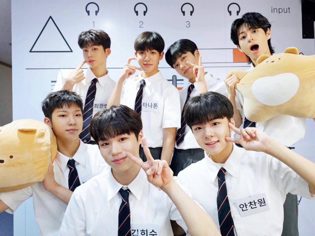 [📸] #더윈드데이 #THEWINDDAY
오늘 라디오도 즐거우셨나요??
월요병은 더윈드로 치유하기로 해요💙

#더윈드 #THEWIND #The_Wind 
#ISLAND