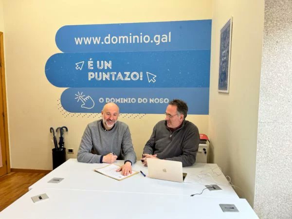 punto_gal's tweet photo. Se tes un dominio .gal e usas wordpress, podes traducir automáticamente e de balde entre castelán e galego grazas ao convenio asinado entre @punto_gal e @imaxinsoftware, os desenvolvedores de @opentrad_com. Pódeste informar aquí: https://t.co/VtvrrenII4 #dominio #PuntoGal https://t.co/DRfDreMnLy