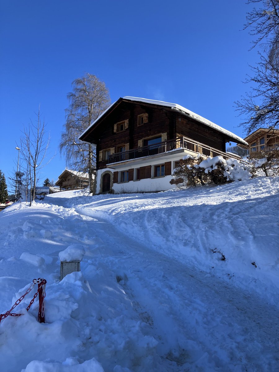 LoicOudin's tweet photo. Chalet authentique et proche des pistes à vendre à Crest-Voland. À votre dispo en MP suite à votre contact. https://t.co/4PuIyvo4PD