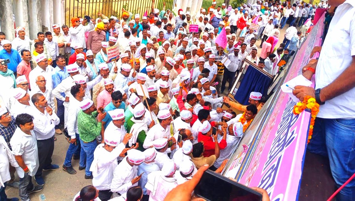 बलिया में उमड़ा जनसैलाब उत्तर प्रदेश की एक झलक है आगाज का यह आलम है तो अंजाम क्या होगा।

#बलिया 

#NPSनिजीकरणभारतछोड़ोयात्रा 

#vijaykumarbandhu 
#अटेवा 
#NMOPS