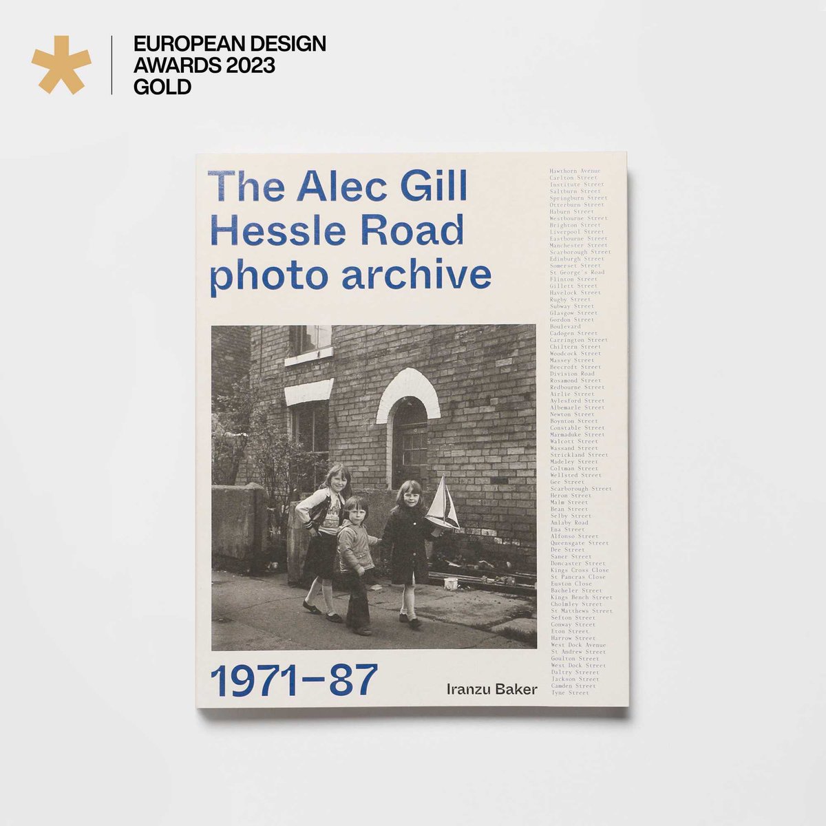 DIEX_Asociacion's tweet photo. Nuestro compañero de #DIEX, @FranMendez_ ¡se alza con la medalla de Oro en los European Design Awards 2023! 🥇
👏🏼👏🏼
Diseño de foto libro 'The Alec Gill Hessle Road photo archive', comisariado y editado por Iranzu Baker.
+ info 👇
https://t.co/eimgyd4B6n
https://t.co/QzTpPAevUM https://t.co/IIAaTi9h4g