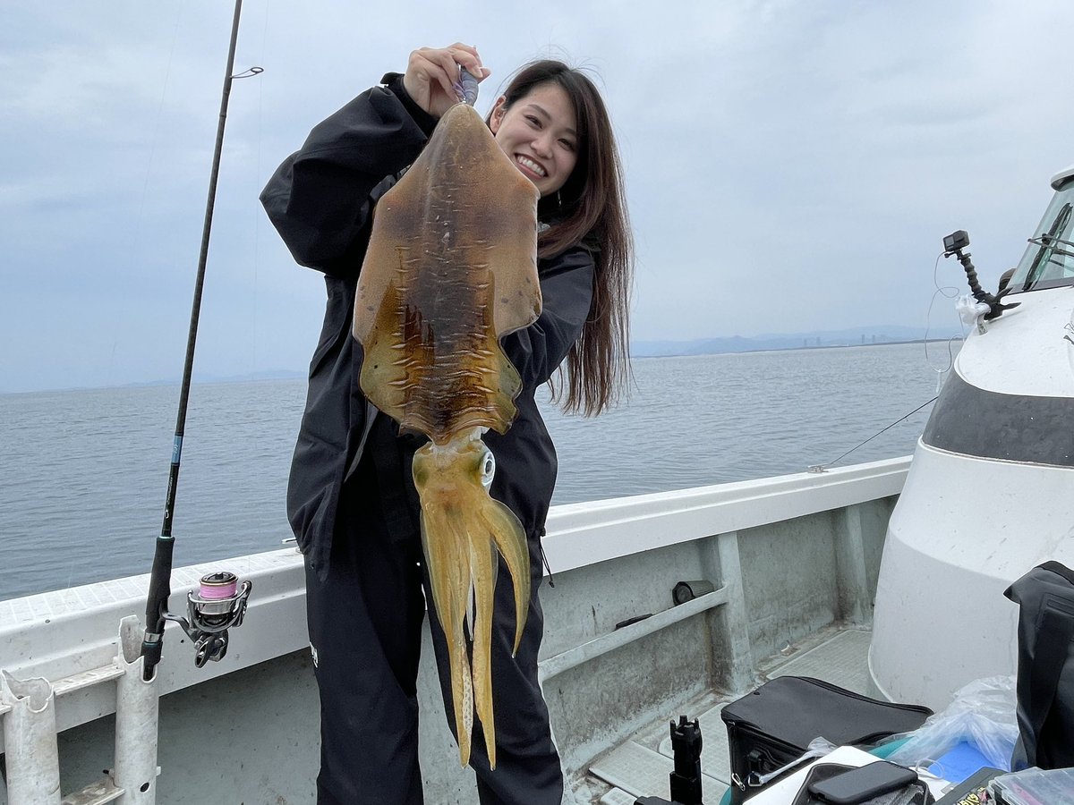 gochannel0228's tweet photo. 本日は箱崎から出船の博多グランデさんでボートエギングに行ってきました♪
DUOのオココちゃんJ的TVの矢野由希子ちゃんpledgeのアイちゃんと華がある釣行でした😆
釣果も良く最高の一日になりました♪
ありがとうございます😊
YouTubeアップしました良かったら覗いてください
https://t.co/Wyo4OzUrm7 https://t.co/3cYVWtC0HW