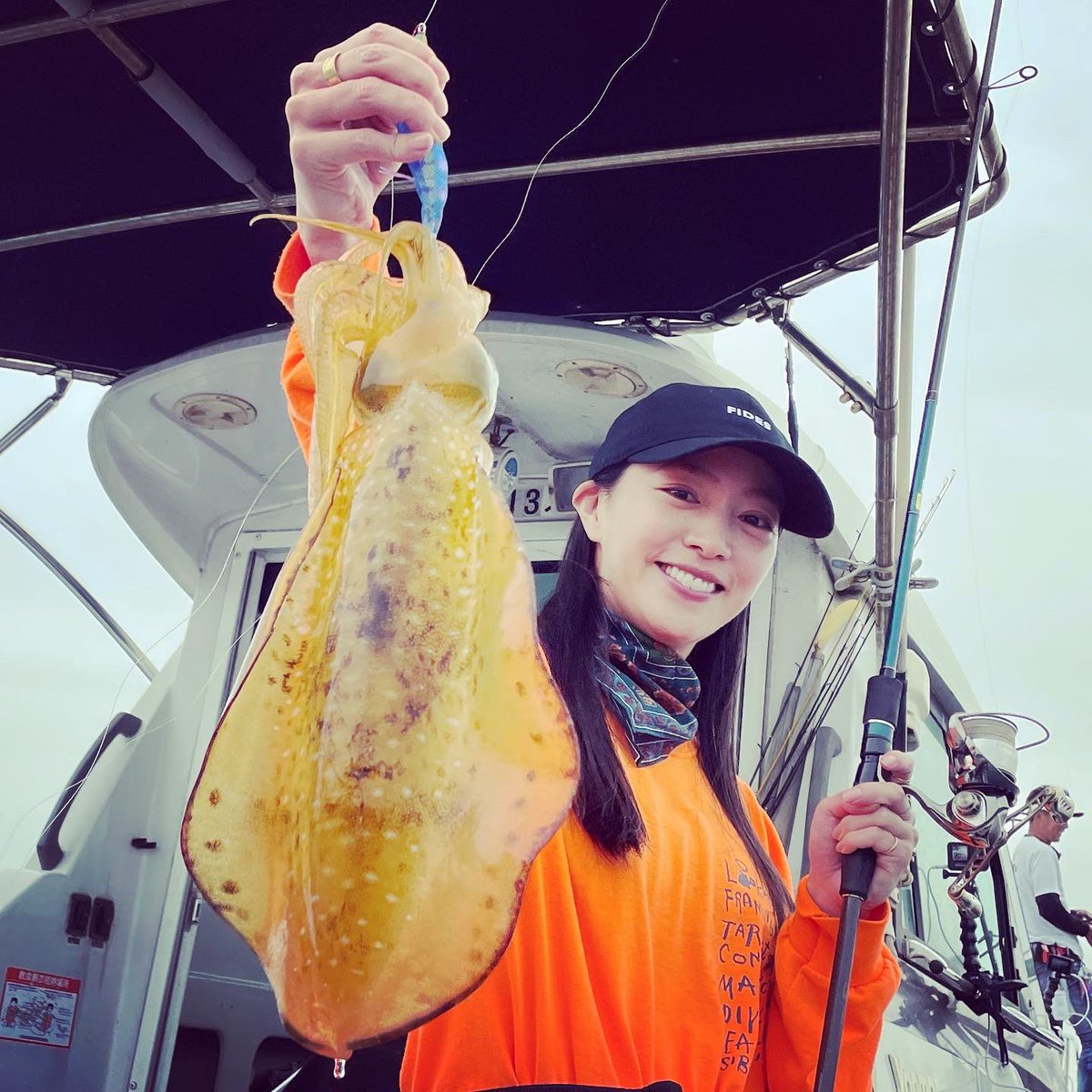 gochannel0228's tweet photo. 本日は箱崎から出船の博多グランデさんでボートエギングに行ってきました♪
DUOのオココちゃんJ的TVの矢野由希子ちゃんpledgeのアイちゃんと華がある釣行でした😆
釣果も良く最高の一日になりました♪
ありがとうございます😊
YouTubeアップしました良かったら覗いてください
https://t.co/Wyo4OzUrm7 https://t.co/3cYVWtC0HW