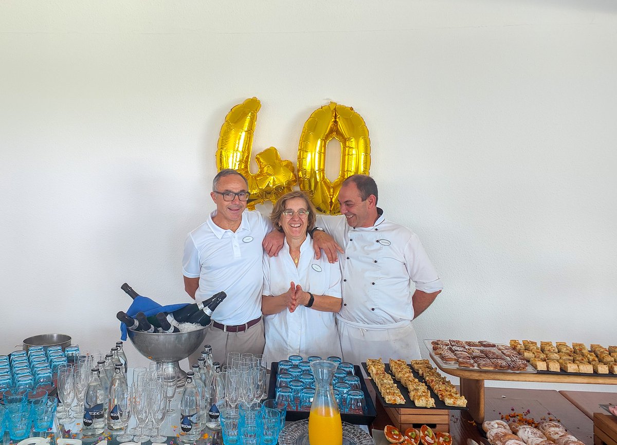 ¡40 años de dedicación! tada Queremos felicitar a Antonio, Paco y Toñi, tres colaboradores extraordinarixs que han sido parte fundamental de nuestro #SolMilanosPingüinos. Su esfuerzo y compromiso son ejemplos a seguir. ¡Gracias por formar parte de la familia #WeAreMelia! 👏