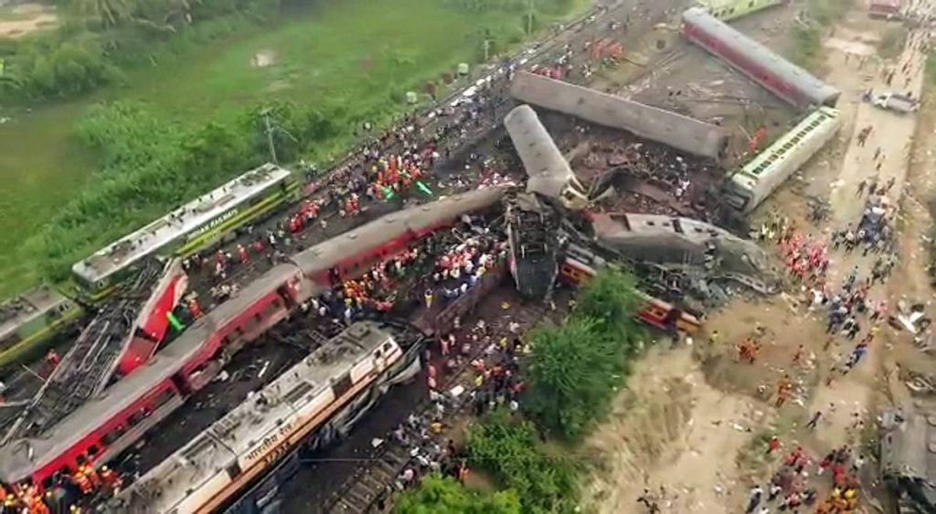 Ybrant News (@ybrantnews) on Twitter photo Many unanswered questions in Odissa train tragedy
Click here: ybrantnews.com/many-unanswere…
#CoromandelExpressAccident #CoromandelExpress #TrainAccidentInOdisha #TrainAccident #ybrantnews #balasoretrainaccident <a href="/YbrantNews/">Ybrant News</a> Many unanswered questions in Odissa train tragedy
Click here: ybrantnews.com/many-unanswere…
#CoromandelExpressAccident #CoromandelExpress #TrainAccidentInOdisha #TrainAccident #ybrantnews #balasoretrainaccident <a href="/YbrantNews/">Ybrant News</a>