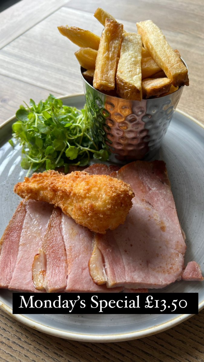 Monday’s Special 😊
Black Treacle Ham, Crispy poached Egg, Handcut Chip’s 
#Beaconsfield #M25 #Chilterns