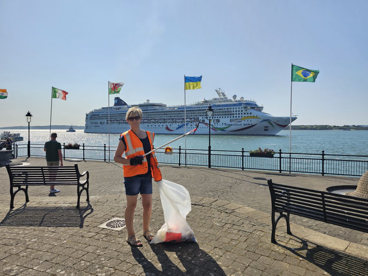 CobhTidy's tweet photo. Another arrival ๐ขBank Holiday and the litter picks go onโฆโฆโฆ #tidytowns #lovecobh #useabin https://t.co/6KEplDyYNN