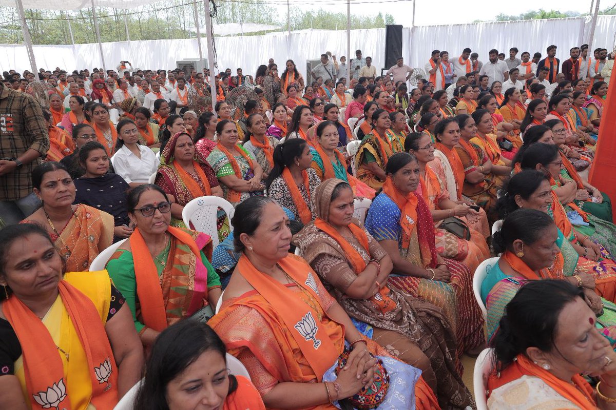 BJP4Gujarat's tweet photo. @CRPaatil આ પ્રસંગે પ્રદેશ સંગઠન મહામંત્રી શ્રી @ratnakar273 જી, પ્રદેશ મહામંત્રી શ્રી @VinodChavdaBJP , શ્રી @rajnipatel_mla , https://t.co/U8D75xavU0