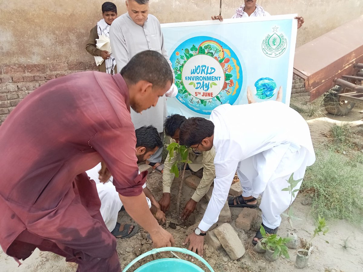 #SEPA Naushero Feroz took out an Awareness Rally from Kundyaro High School to Hydri Chowk on #WorldEnvironmentDay and did tree plantation and gave briefing to media on how to #BeatPlasticPollution