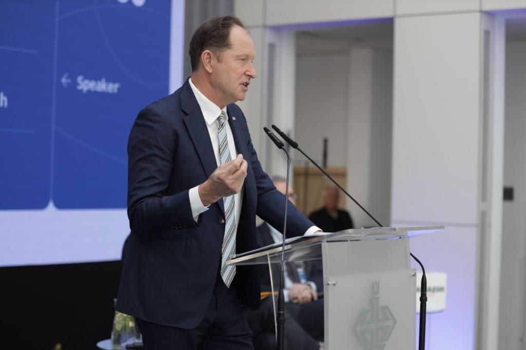 wwwkigpl's tweet photo. Jeszcze kilka zdjęć z otwarcia. Raz jeszcze: Andrzej Arendarski, Marek Kłoczko, Mariusz Mielczarek oraz gość specjalny: ambasador Marki Brzezinski. #GlobalCheckIn https://t.co/jfMXHmbeGY