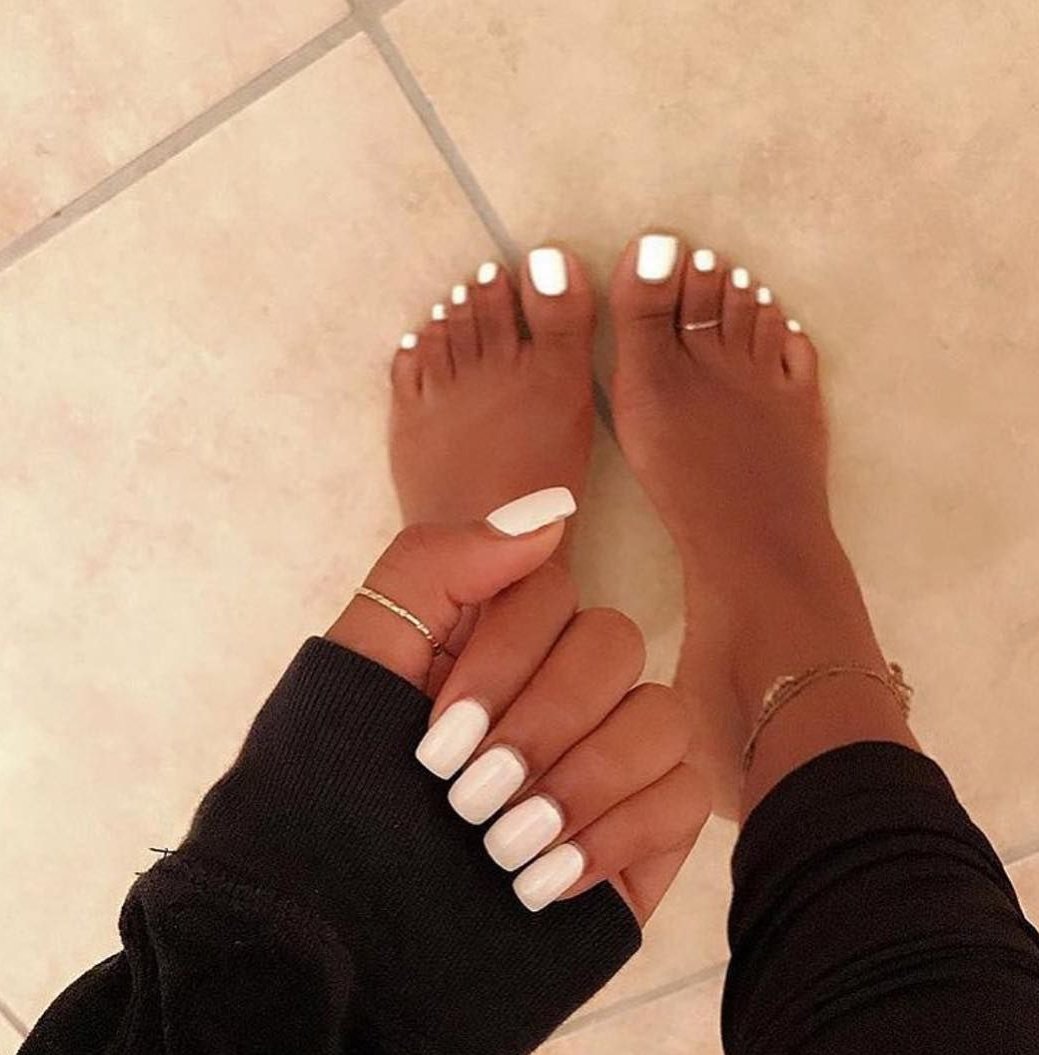 My girlfriend hukuwa na sexy nails ajab😍