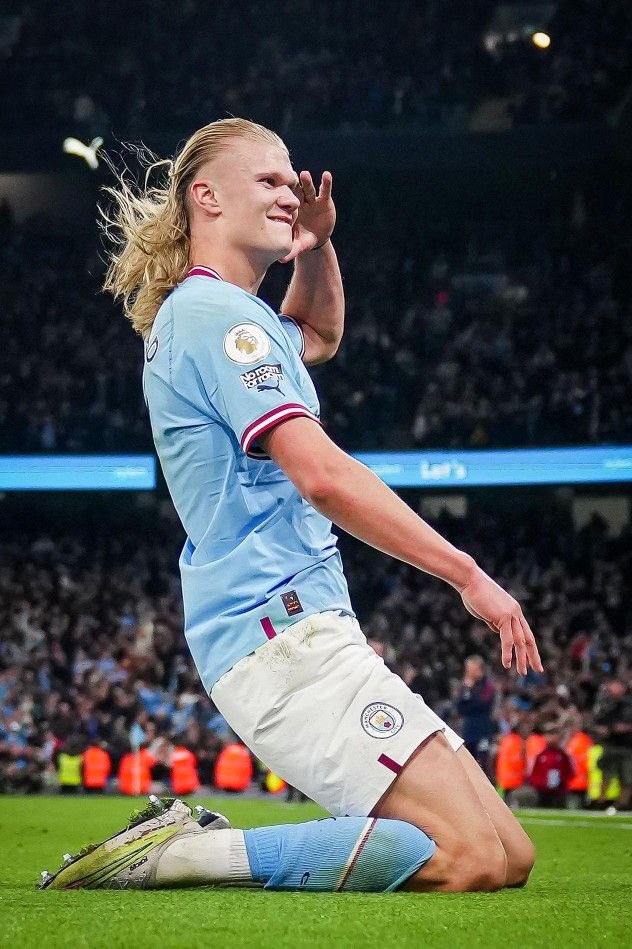 Manchester City, 3’lemeyi kazanma ihtimalinin 22 yaşındaki Norveçli forvet Erling Haaland'ı daha uzun bir sözleşme imzalamaya ve Real Madrid'in ilgisini savuşturmaya ikna edeceğini umuyor .
(Telegraph)