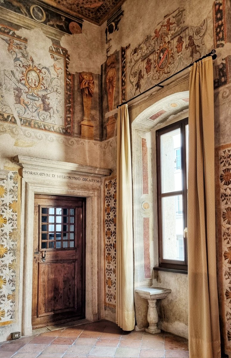 Buon inizio settimana girovaghi!
Il weekend passato siamo stati a Trento per l'assembla di <a href="/travelbloggerit/">travelblogger italia</a> e una completa immersione nel pianeta 🍷 vini e grappe del Trentino!

Qui eravamo alla degustazione a Palazzo Roccabruna
#AITBTrento
#collab