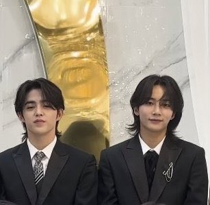 filed under when jeonghan is taller than seungcheol