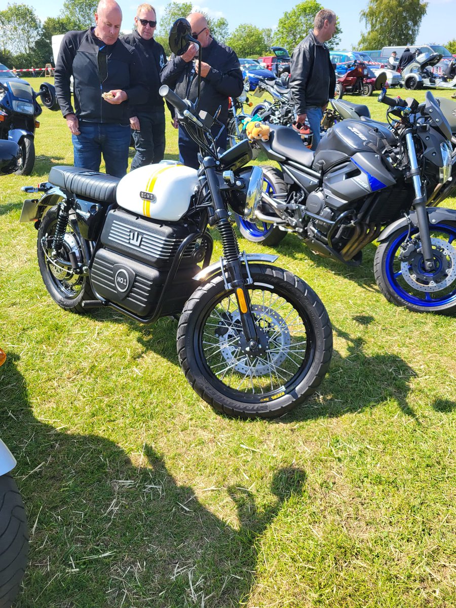 EngElecMotCo's tweet photo. It was a great opportunity to take along the #RGNT No.1 Scrambler SE yesterday to #BrimboMotorbike Show, in aid #norfolkbloodbikes✅The Swedish hand-built #bike with it's timeless retro style effortlessly blended in with the classic motorcycle lineup🏍️https://t.co/ENkVkYkaou https://t.co/6bwrKPp7Z5