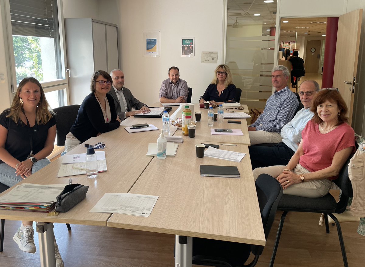 📆 Réunion bilan #AvenirPro 👩‍🏫👨‍🎓 avec l’ensemble des chefs d’établissements des LP Flesselles, la Martiniere Diderot, Labé, Jacquard, le rectorat, la direction de @poleemploi_ara OULLINS+conseillère AvenirPro !! 
Un bilan positif avec la volonté de poursuivre l’année prochaine 🚀