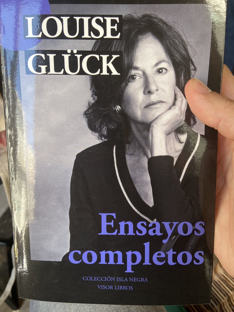atajoslargos's tweet photo. Mi crush tiene 80 años, se llama Louise Glück y acabo de comprar este libro de ella 😍 https://t.co/cjpnF74ZfW
