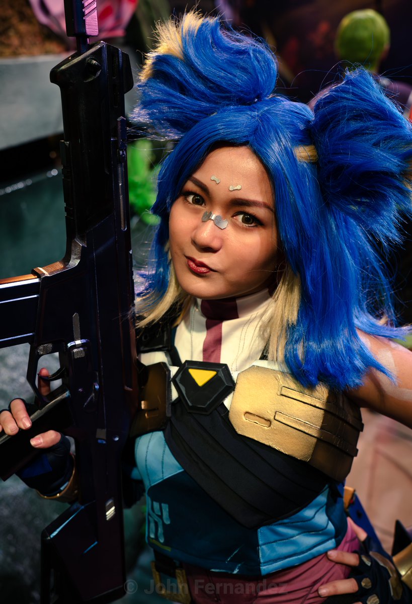 foxrots's tweet photo. "Hoy, fight's not over you know." ⚡

CONQuest 2023 was... an experience to say the least 😅 But despite everything, @riotgames totally delivered with how epic their booth was 🔥

📸 by @Yokogo_ 
#Neon #Valorant #Cosplay #CONQuest2023 #RiotCONQuest https://t.co/WP105Yz0tV