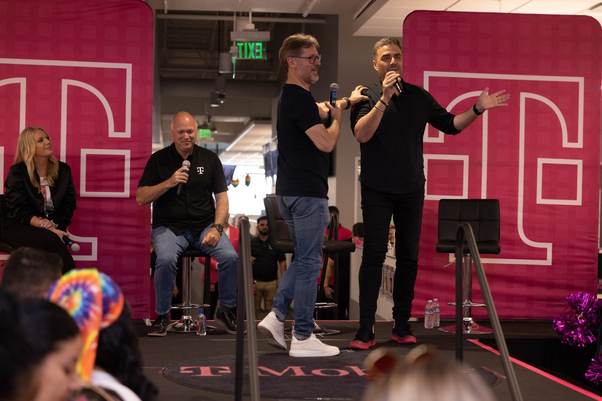 Last week was beyond amazing at T-Mobile's newest Customer Experience Center in #Kingsburg, California! The team there is simply phenomenal, with passionate new employees and ambitious individuals who've embraced growth by relocating. 👏

But I had a truly unforgettable moment.