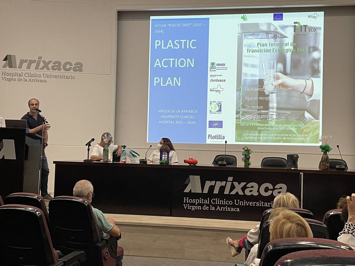 encarna_guillen's tweet photo. Sesión "Arrixaca Sin Plásticos" en @AreaUnoArrixaca moderada por el Dr @jaortegagarcia @PehsuM y con #DavidSaura, responsable Gestión Ambiental Hospitalaria y #MilagrosGarcía, Supervisora de 4° P. Materno-infantil HCUVA
#SinContaminacion 🌏#DiaMundialDelMedioAmbiente https://t.co/XjzYT7gW2b