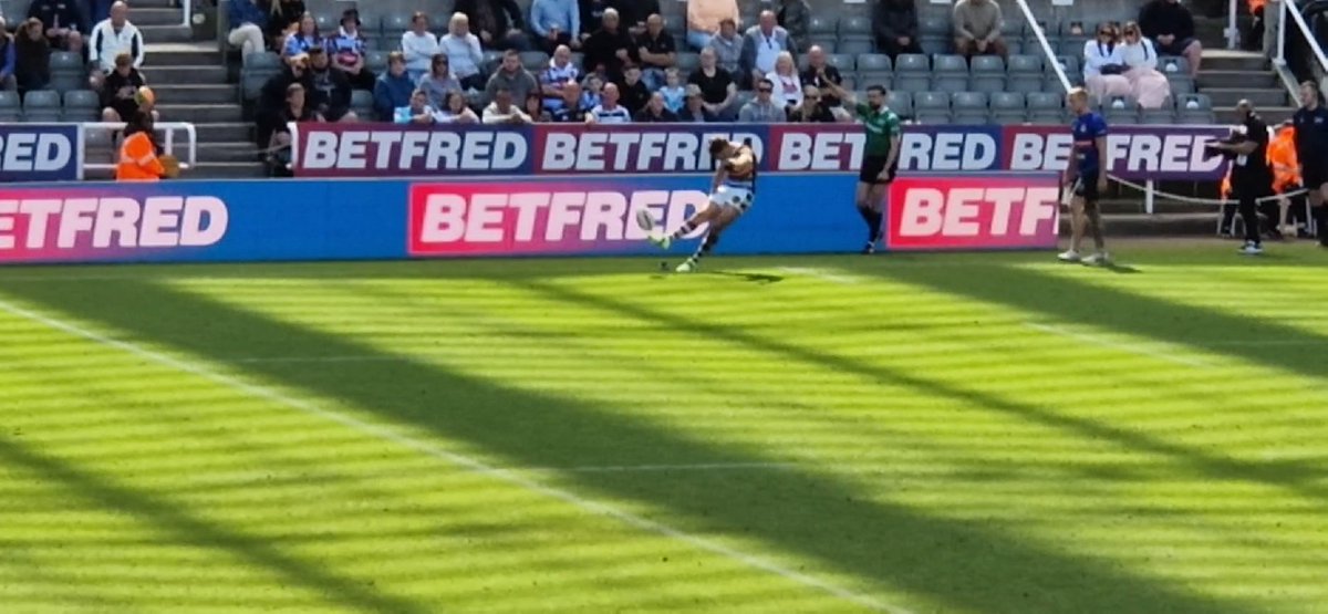Craigyoung1976's tweet photo. What a great day we had @magicweekend @StJamesParkNE1 thanks to #skyvip we had never expected #RugbyLeague live and what an experience it was! https://t.co/uAN1uOv5nW