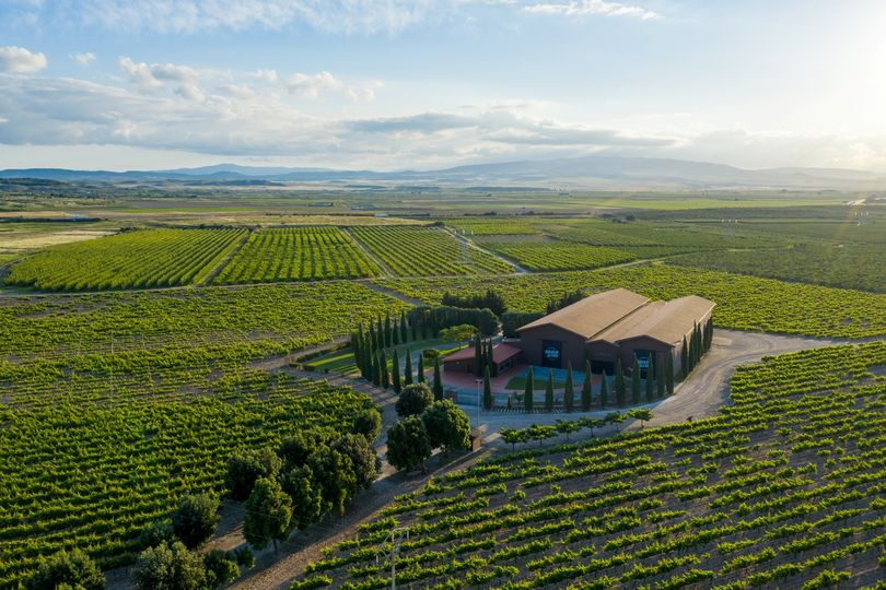 HeraclioAlfaro's tweet photo. Desde el corazón de la #Rioja Oriental exportamos a países de los 5 continentes.
Nuestros mercados de referencia son #China, #México, #Alemania, #Suiza, #Suecia & #Austria 🌎
#GrupoTerrasGauda #SomosTerrasGauda #HeraclioAlfaro #RiojaDOCA #Riojawine #internalizacion https://t.co/F2qIeDqh4J