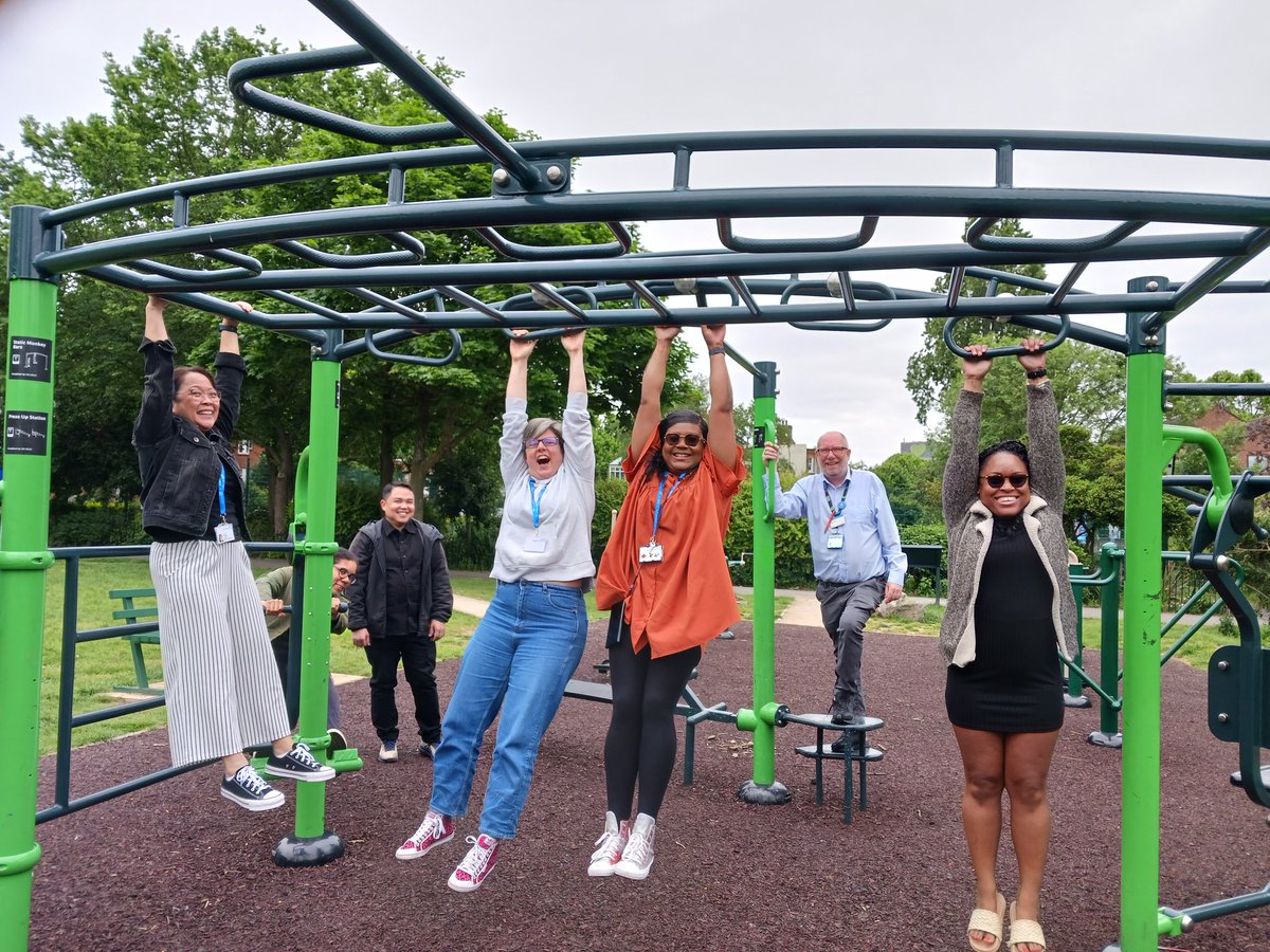 NWLVirtualHosp's tweet image. Chilly today so the NWLVH walking club stopped off to warm up at the park.