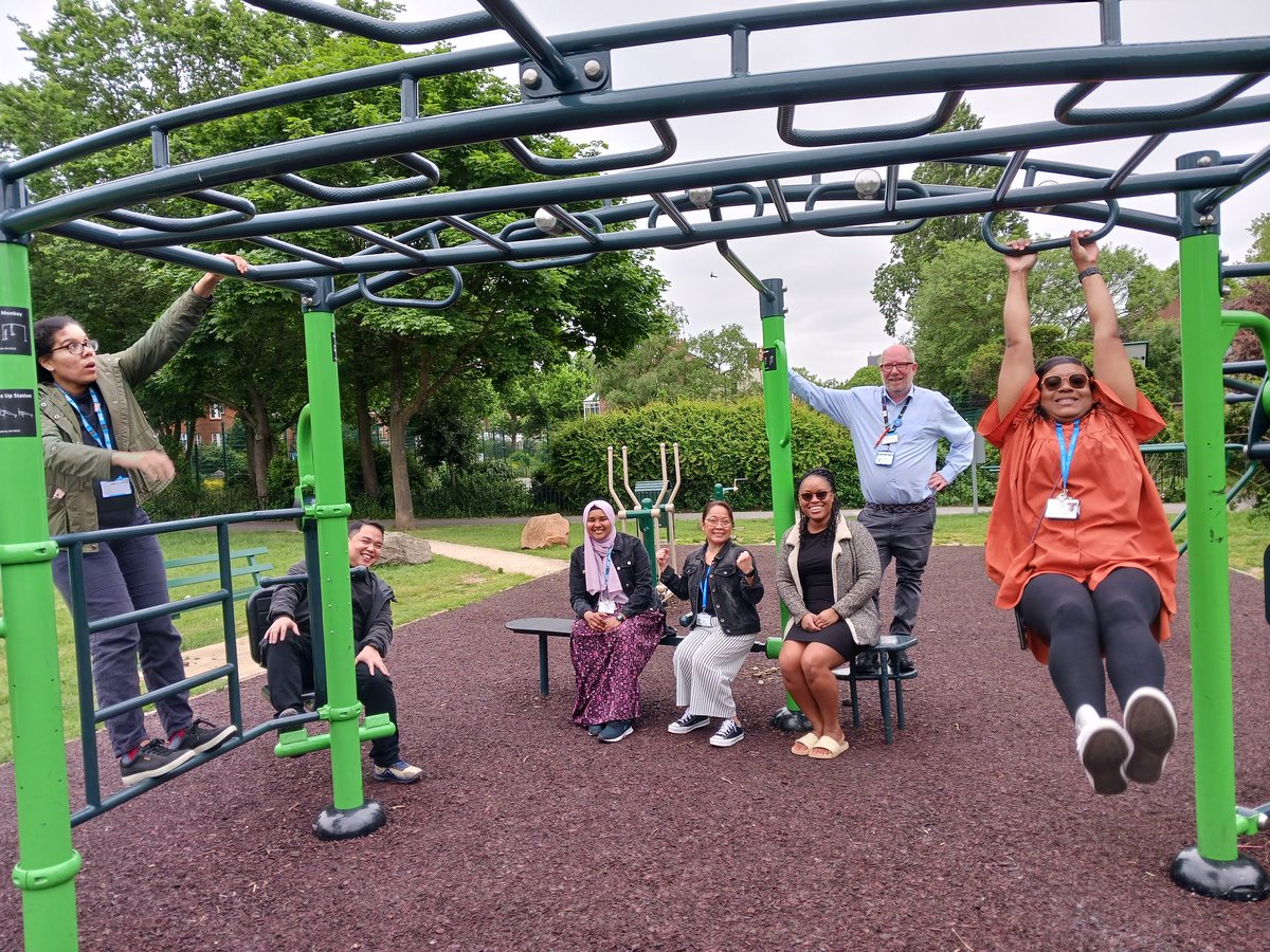 NWLVirtualHosp's tweet image. Chilly today so the NWLVH walking club stopped off to warm up at the park.